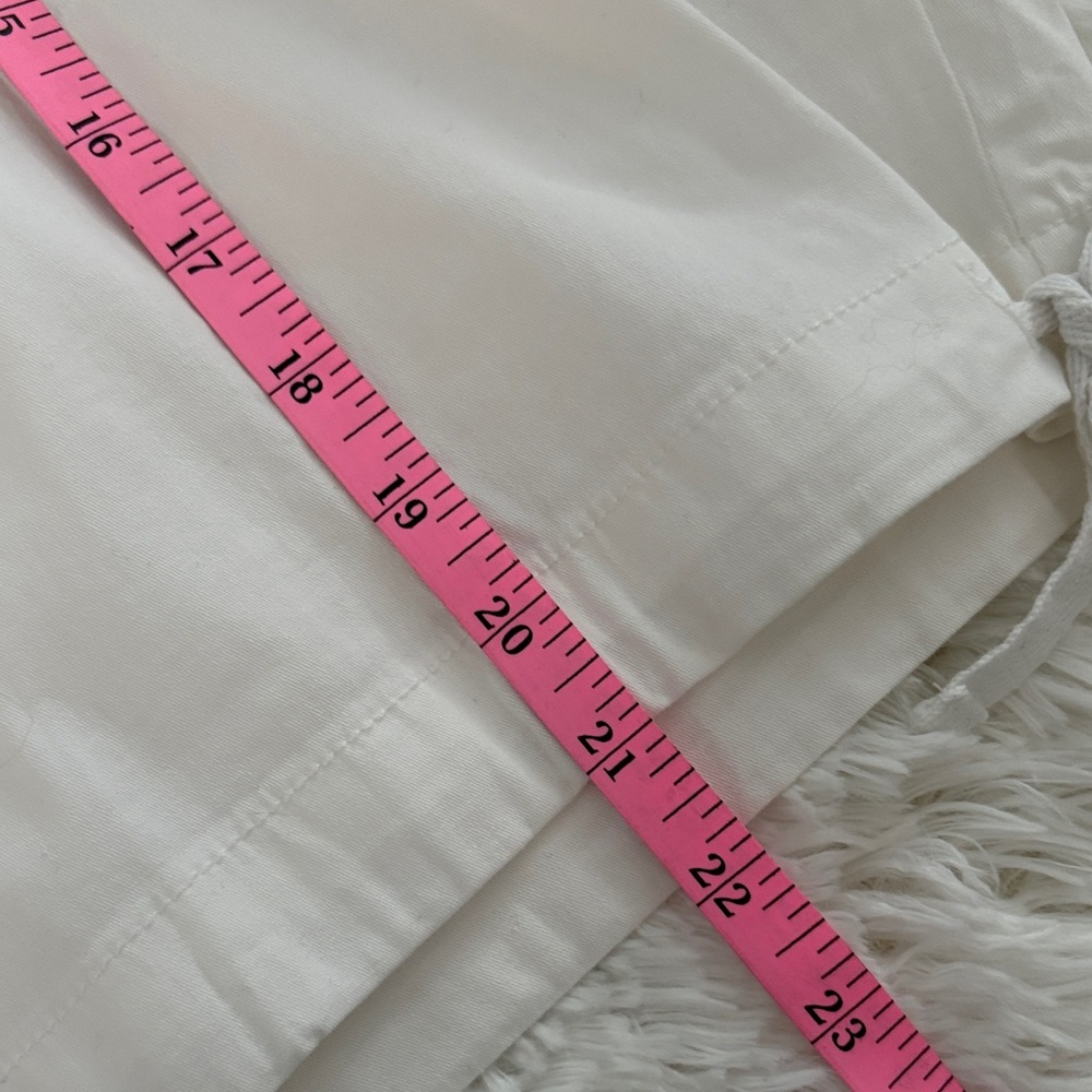 White Women’s Size 16 Shorts NWT Fresh - Picture 14 of 14